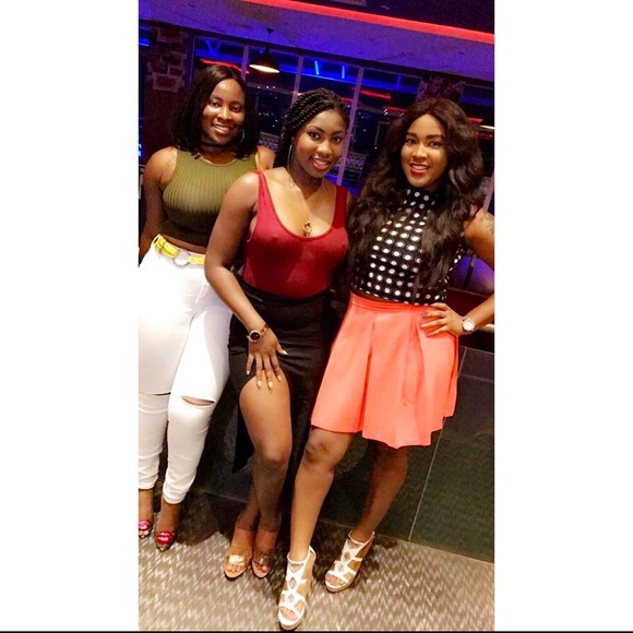 ✨Host Pick✨ Splash Lace Whole Panel Two In One Crop Top- Black & White - Picture 3 of 5